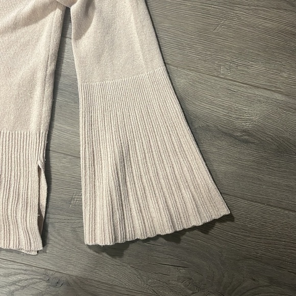 Elizabeth and James Women's Scoop neck sweater, Size XS - Picture 2 of 10